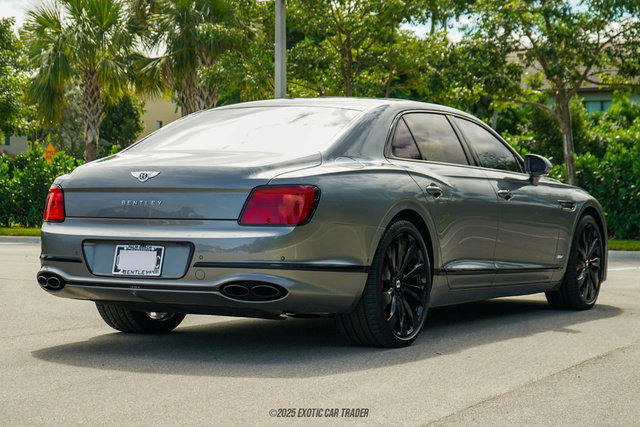 Used 2022 Bentley Flying Spur Plug-In Hybrid image 8