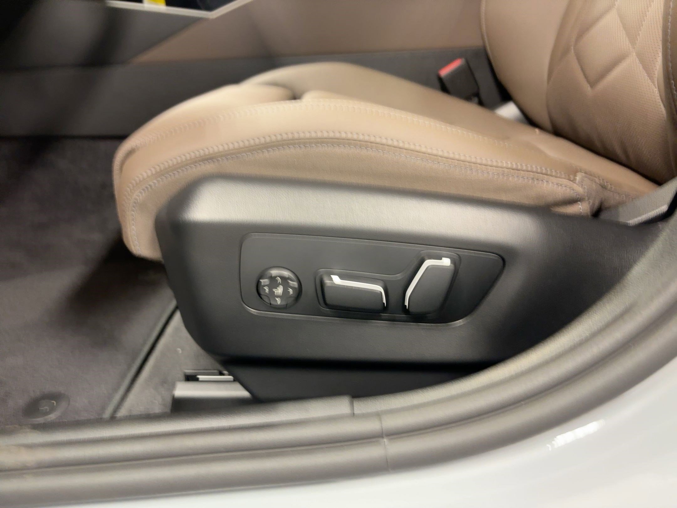 Used 2026 BMW i5 eDrive40 w/ M Sport Package image 11