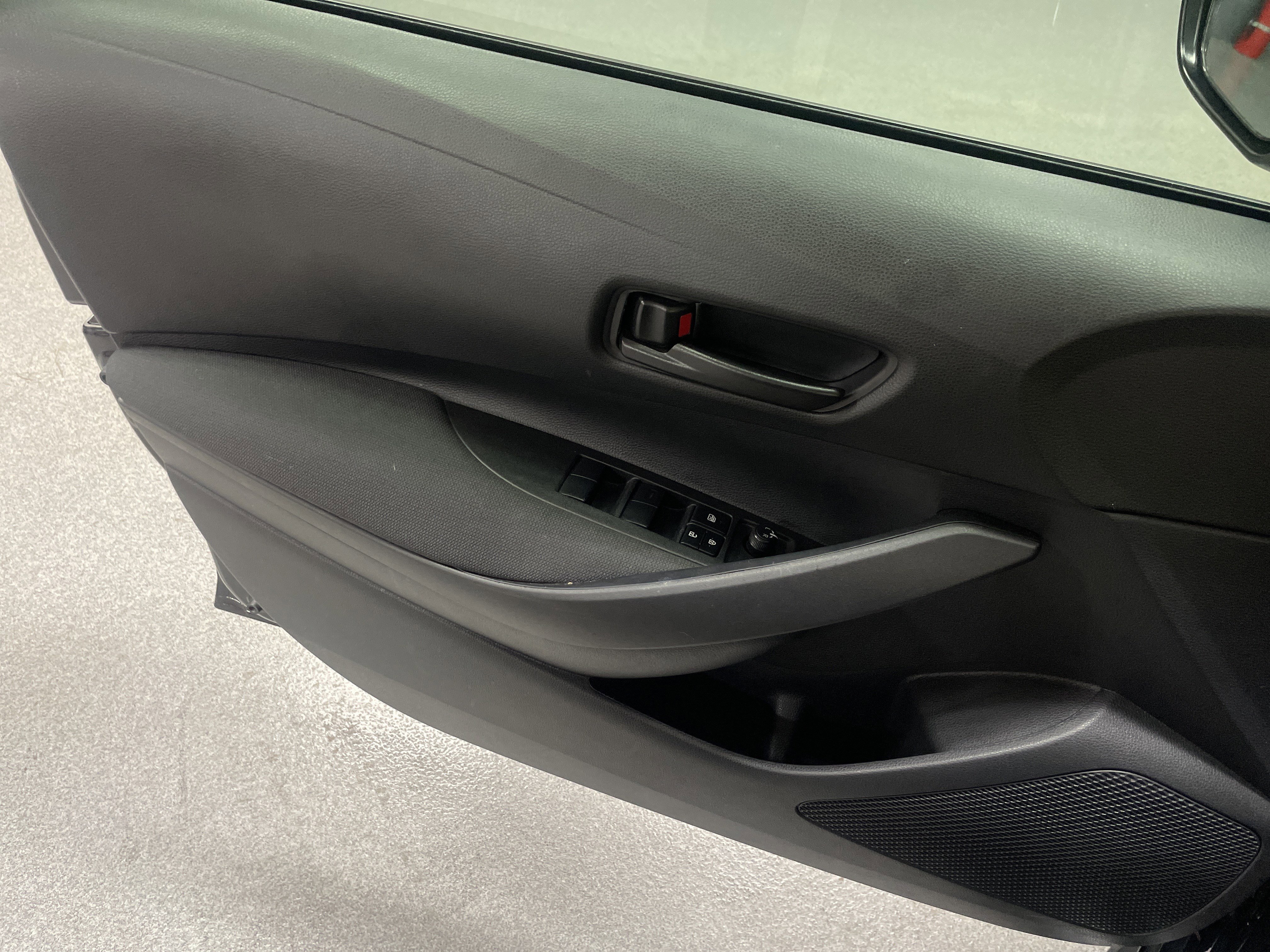 Used 2025 Toyota Corolla LE image 14