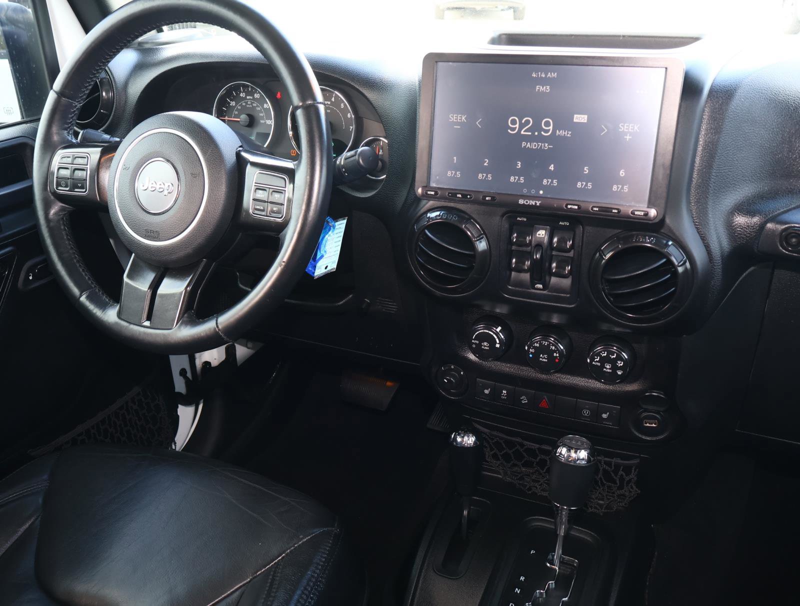 Used 2017 Jeep Wrangler Unlimited Sahara AWD/4WD image 10
