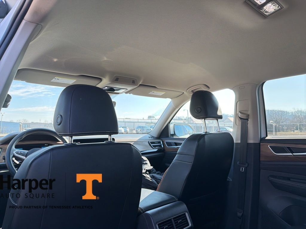 Used 2024 Volkswagen Atlas SE w/ Black Wheel Package image 11