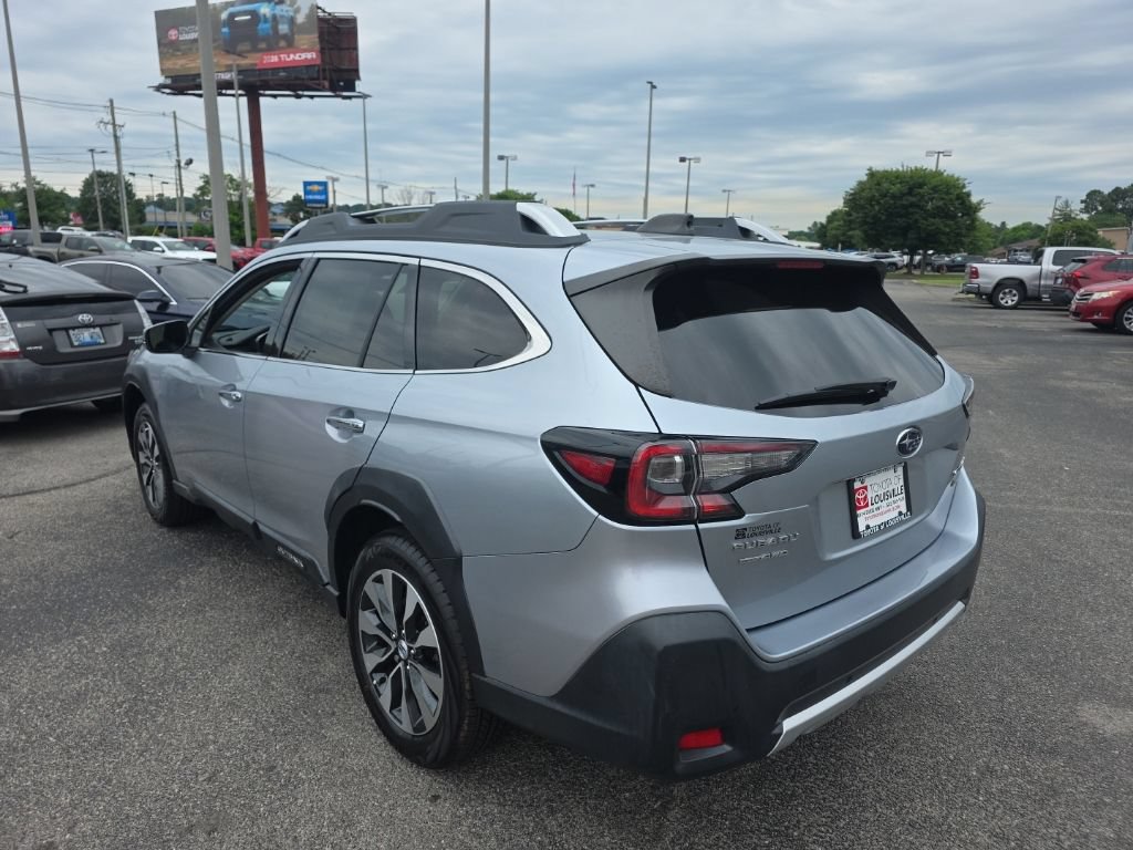 Used 2023 Subaru Outback Touring AWD/4WD image 7