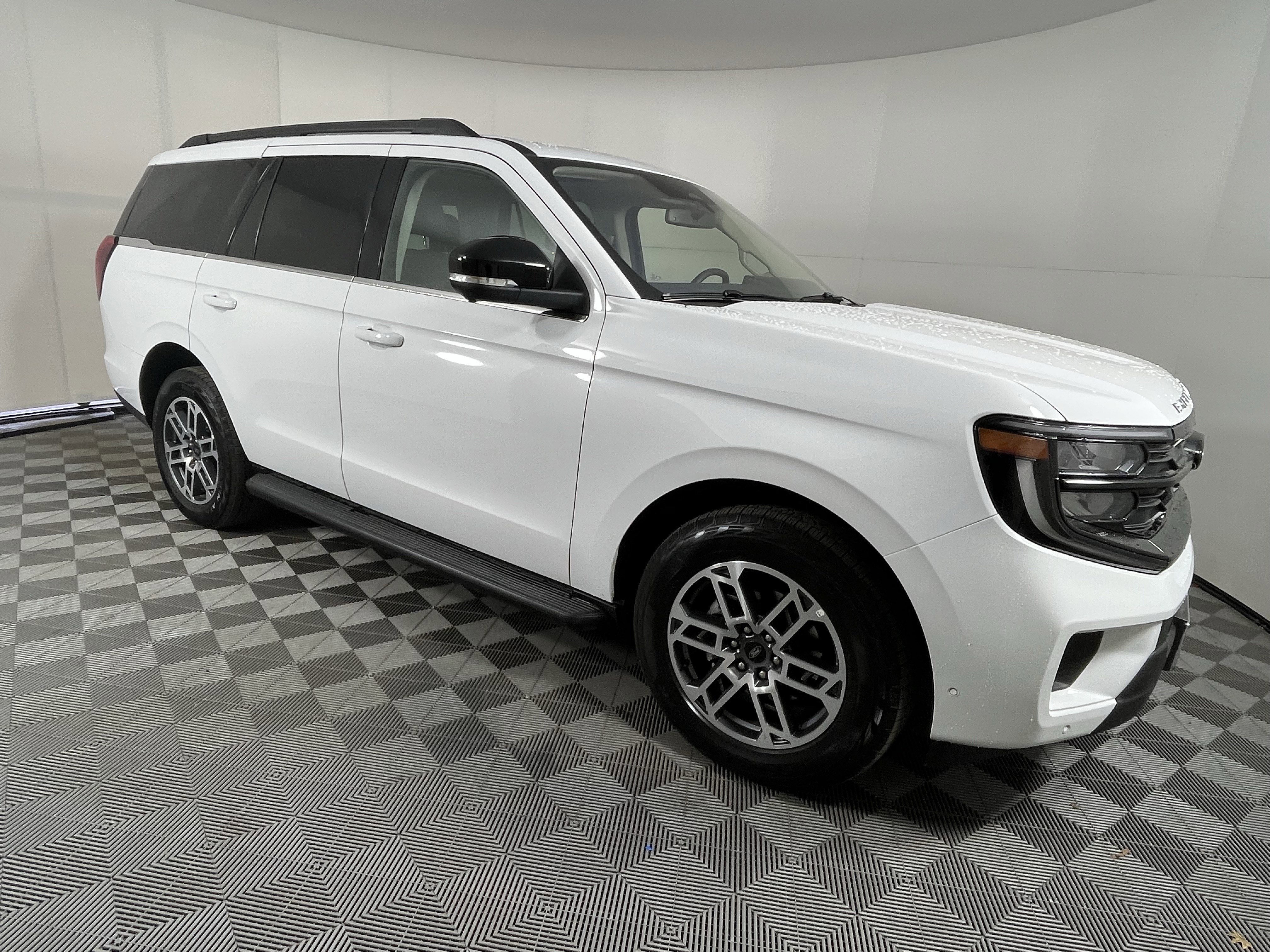 Used 2025 Ford Expedition Active image 8