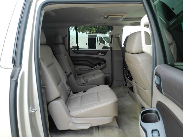 Used 2016 Chevrolet Suburban LT RWD image 24