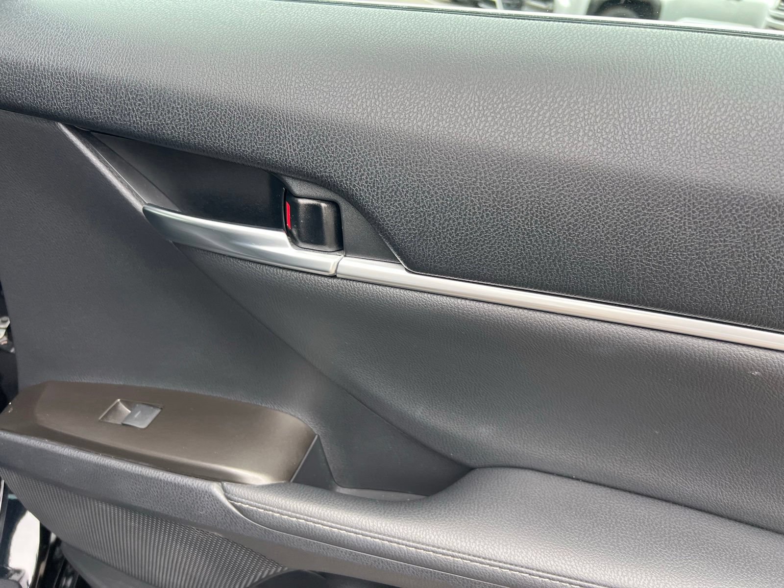 Used 2021 Toyota Camry XLE FWD image 42