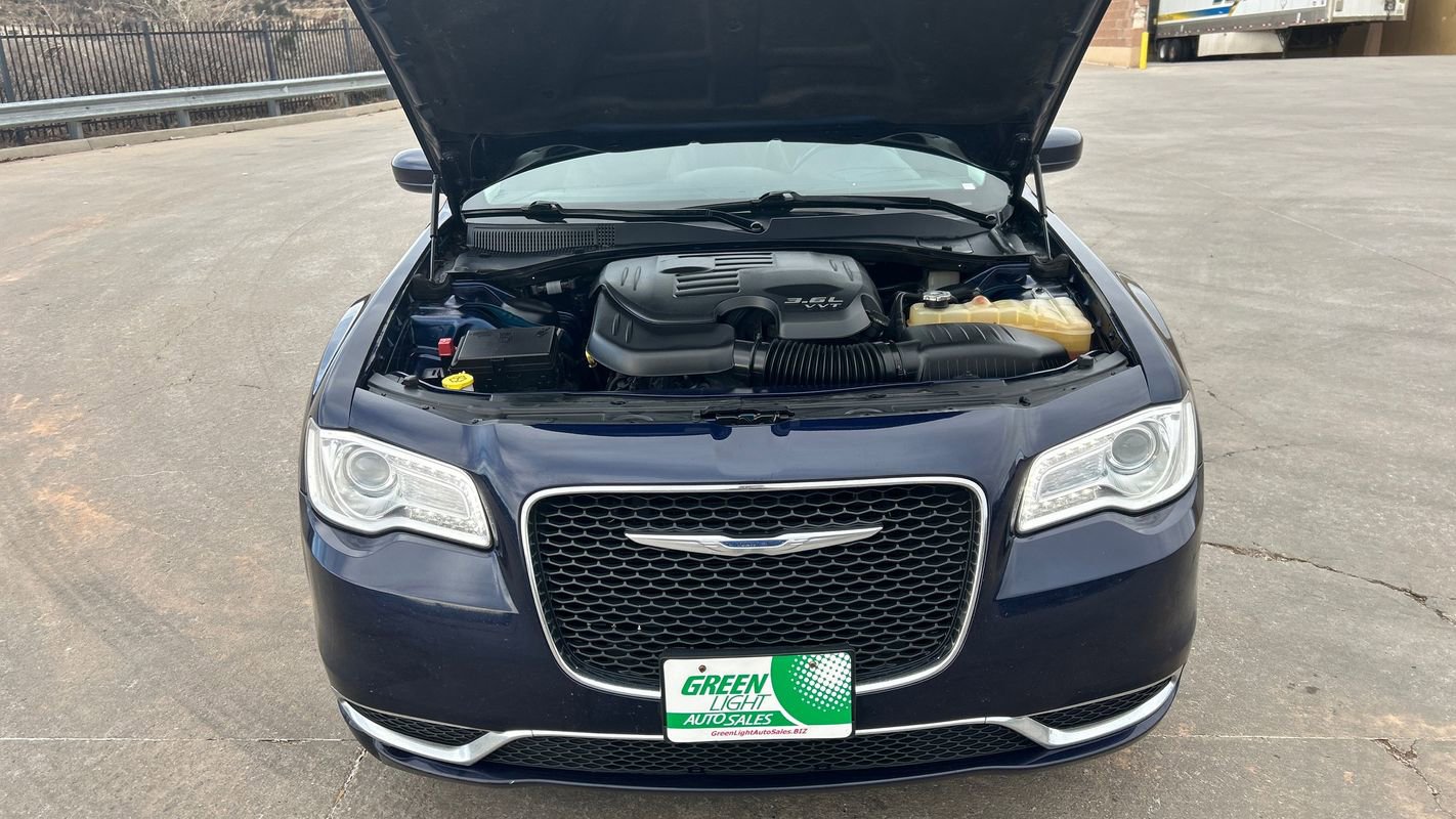 Used 2016 Chrysler 300 Limited image 11