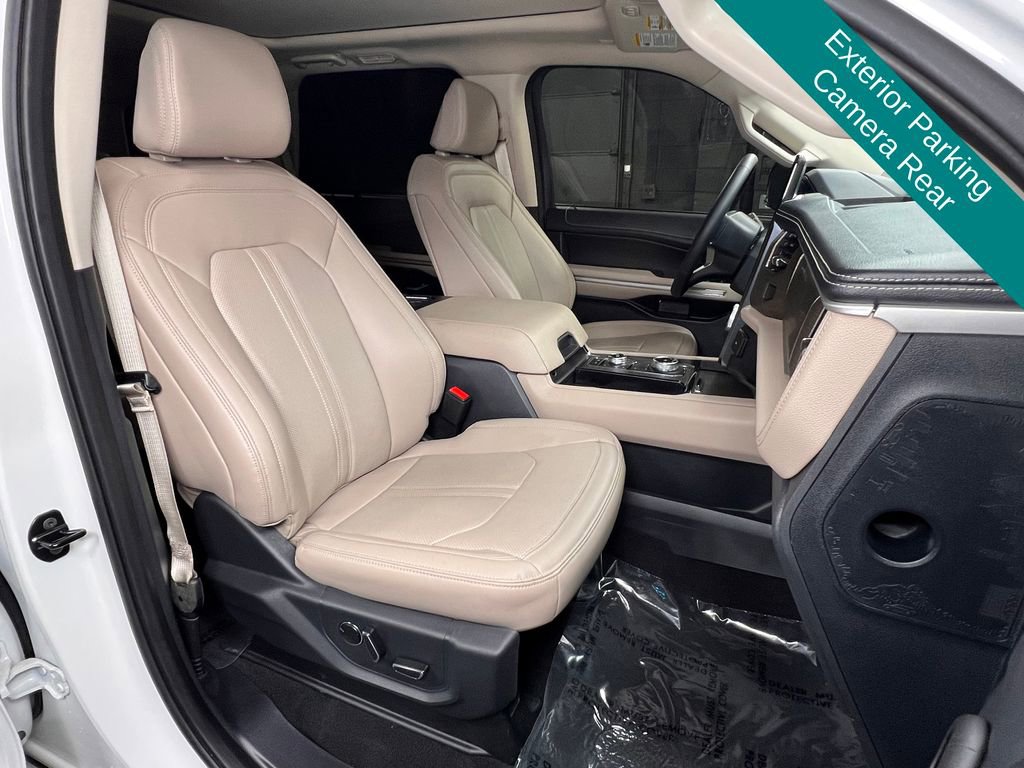 Used 2024 Ford Expedition Limited AWD/4WD image 7