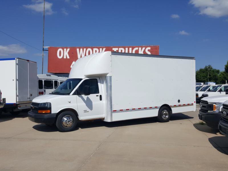 Used 2023 Chevrolet Express 4500 Extended w/ Power Convenience Package RWD image 2