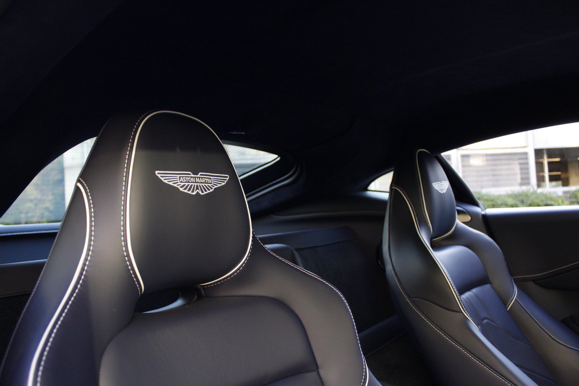 Used 2025 Aston Martin V8 Vantage Coupe RWD image 44