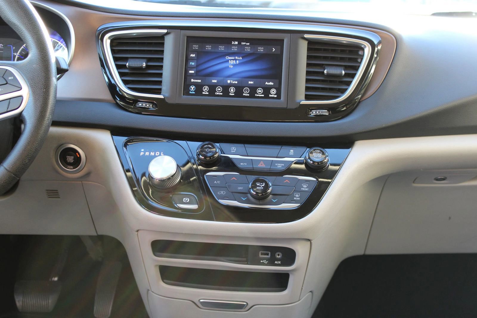 Used 2020 Chrysler Voyager Lxi image 25