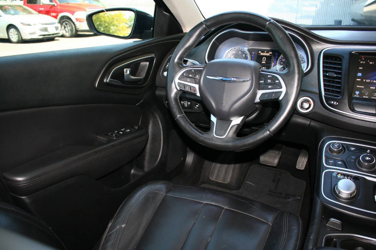 Used 2016 Chrysler 200 Limited Platinum image 17