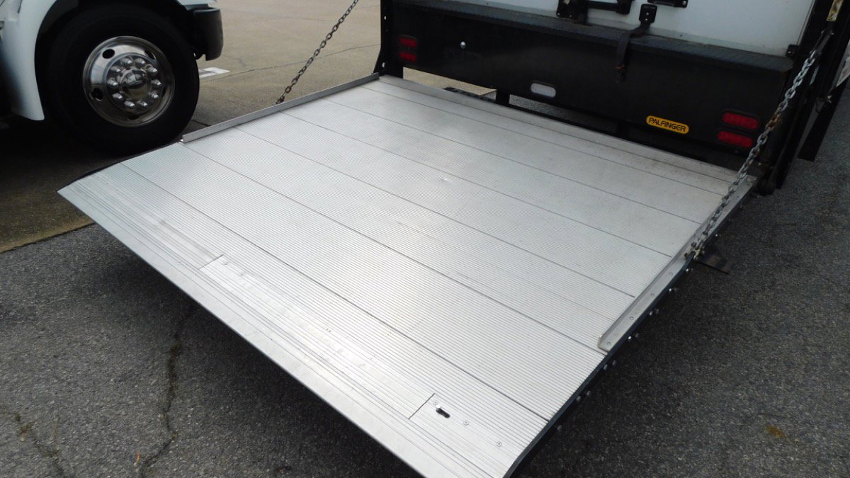 Used 2020 Isuzu NPR image 28