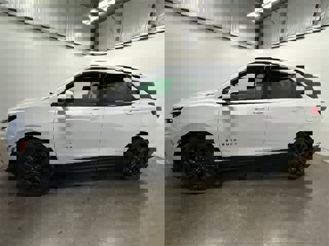 Used 2023 Chevrolet Equinox RS image 2