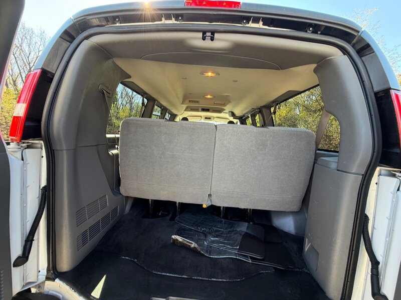 Used 2017 Chevrolet Express 3500 LT w/ LT Preferred Equipment Group RWD image 9