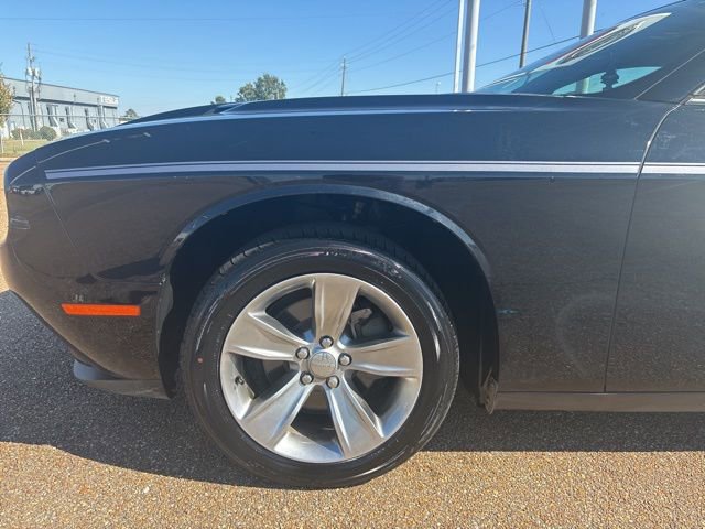 Used 2021 Dodge Challenger SXT image 7