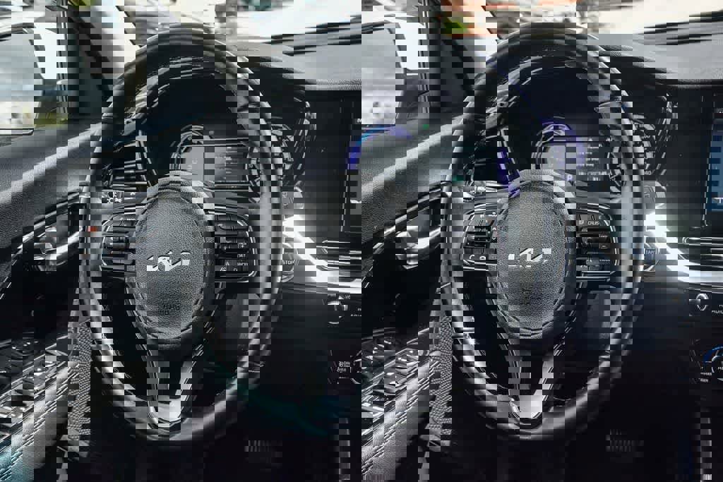 Certified 2022 Kia Niro LXS image 14