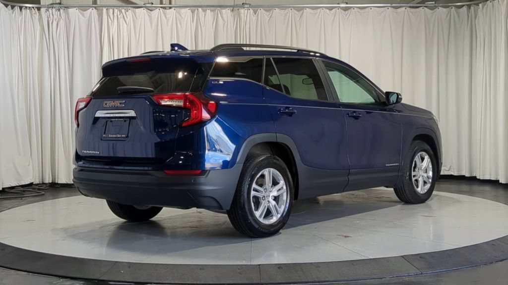 Used 2023 GMC Terrain SLE w/ Driver Convenience Package FWD image 10