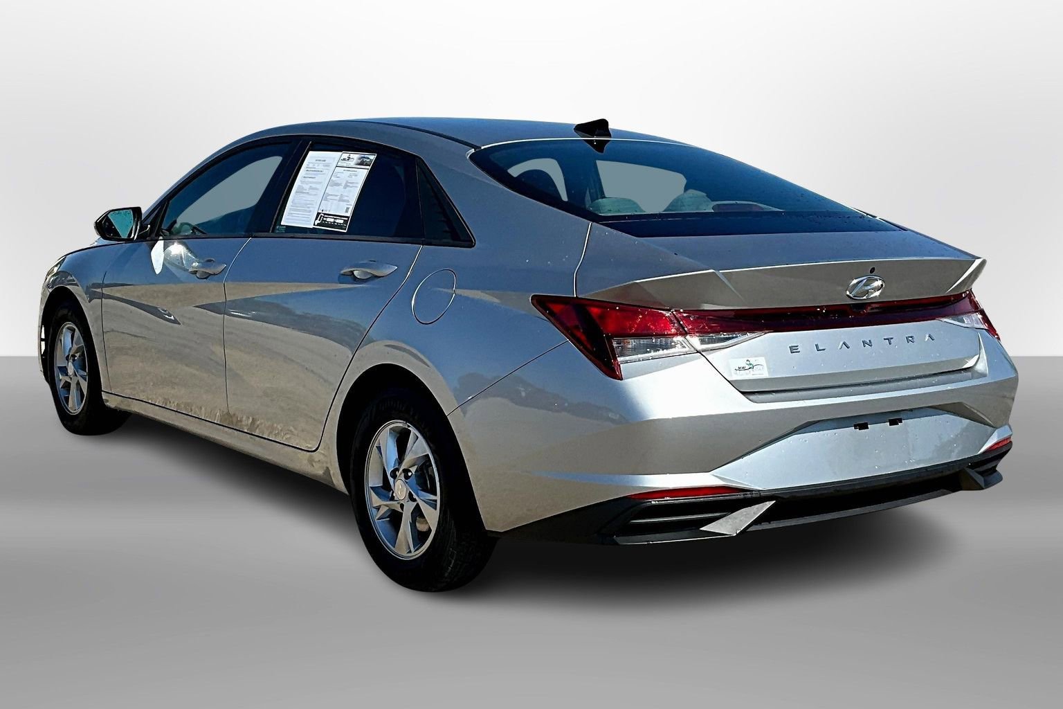 Used 2021 Hyundai Elantra SE image 9
