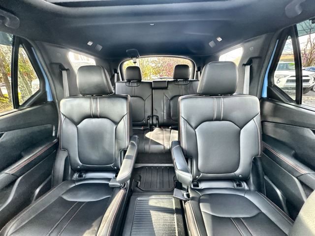 Used 2025 Honda Pilot TrailSport image 31