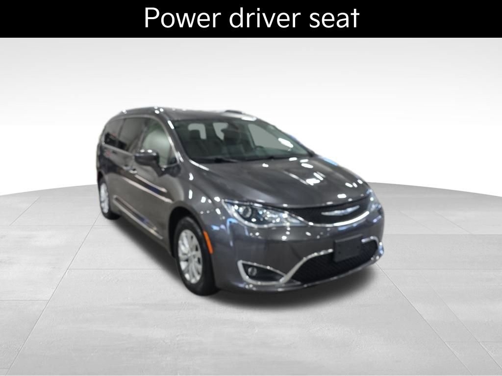 Used 2018 Chrysler Pacifica Touring-L image 3