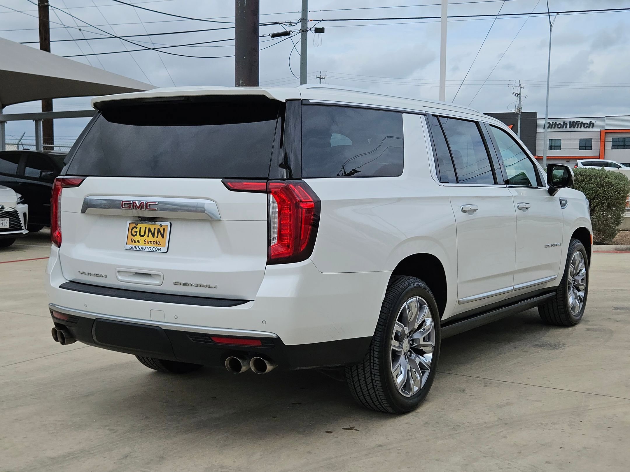 Certified 2022 GMC Yukon XL Denali w/ Denali Premium Package image 3