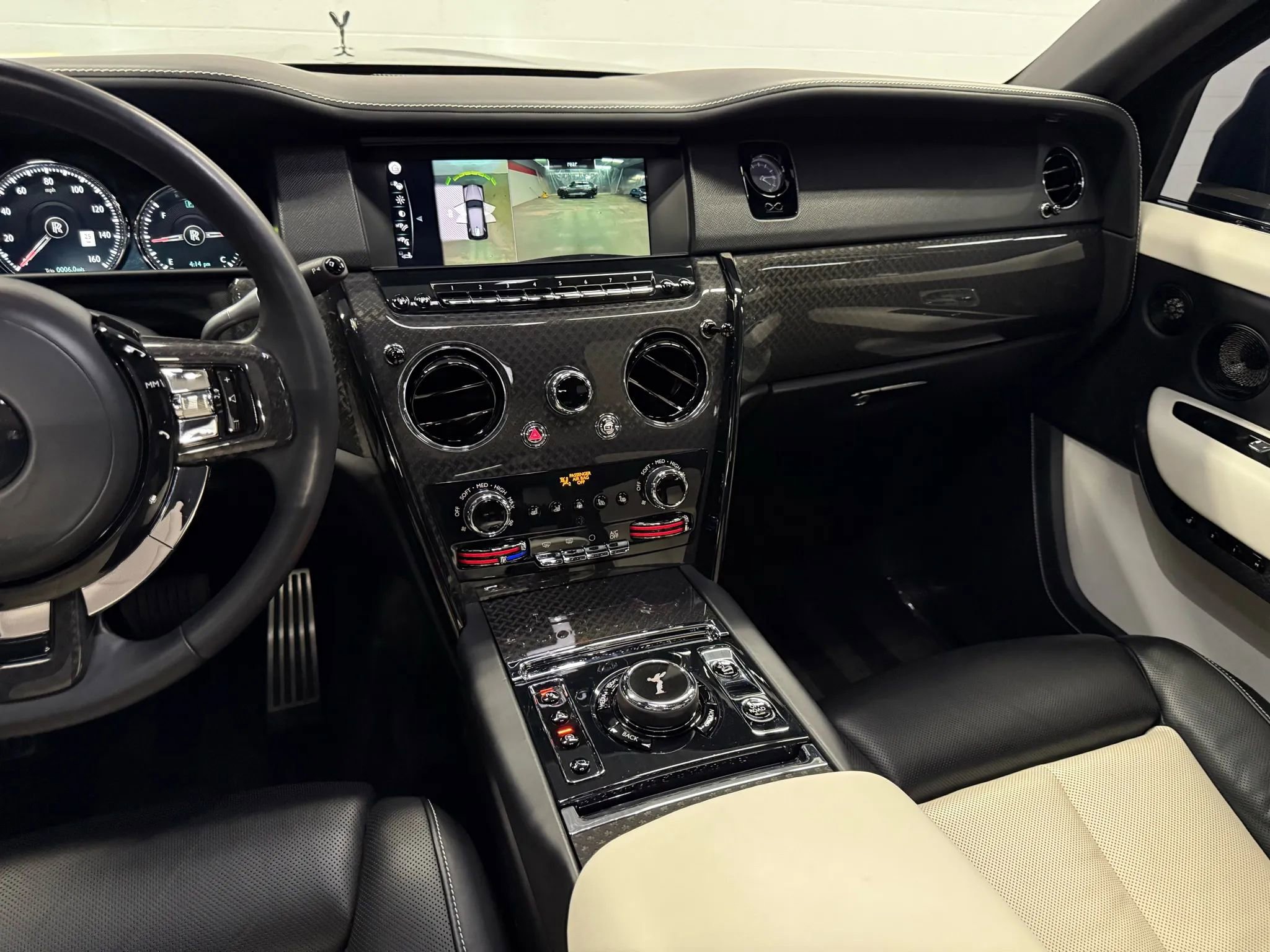 Used 2022 Rolls-Royce Cullinan Black Badge w/ Dark Exterior Package image 42