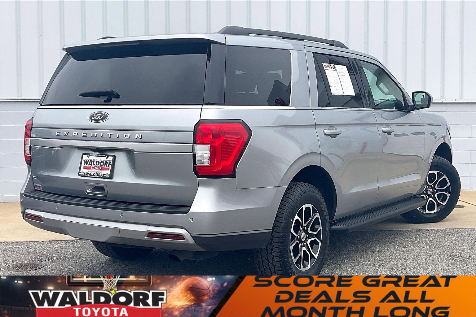 Used 2024 Ford Expedition XLT image 17