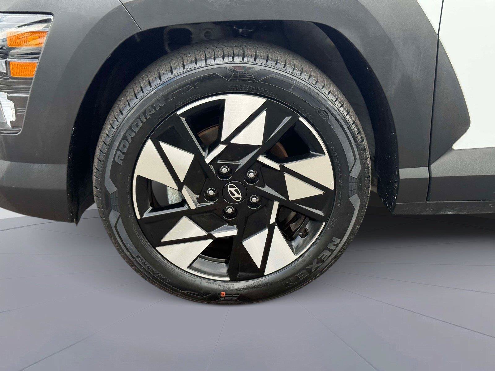Used 2025 Hyundai Kona SEL FWD image 11