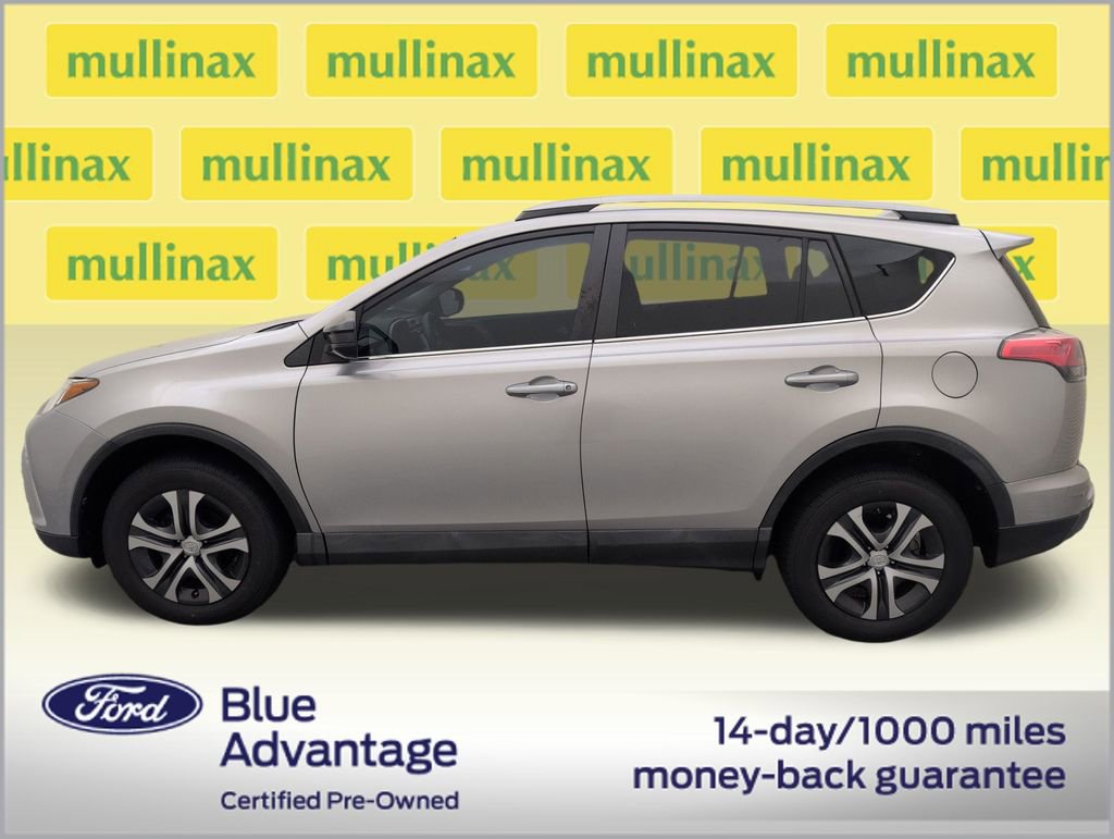Used 2017 Toyota RAV4 LE FWD image 10