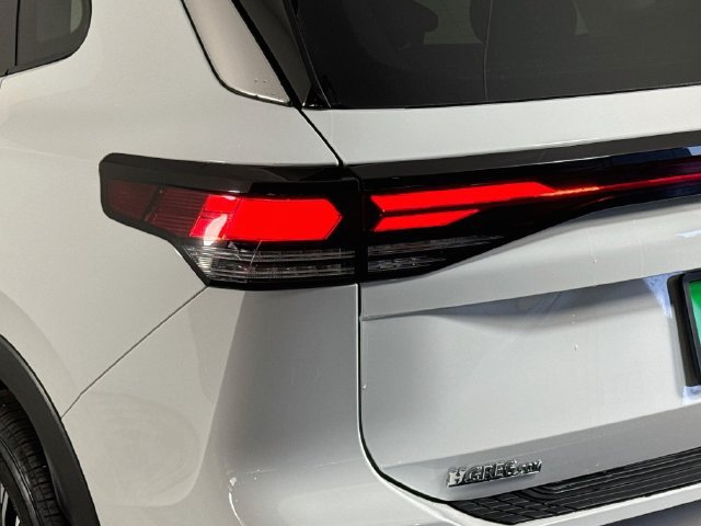 Used 2025 Volkswagen Tiguan S FWD image 35