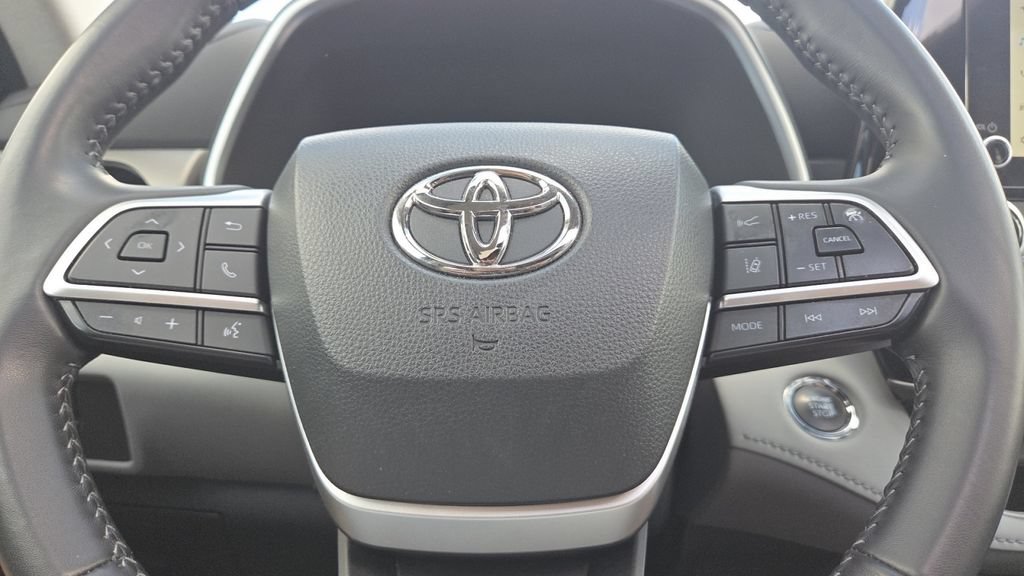 Used 2023 Toyota Highlander XLE FWD image 18
