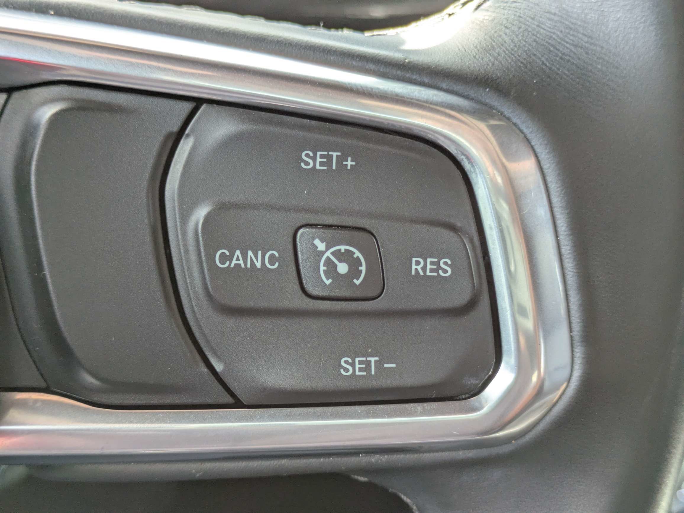 Used 2019 Jeep Wrangler Unlimited Sahara AWD/4WD image 14