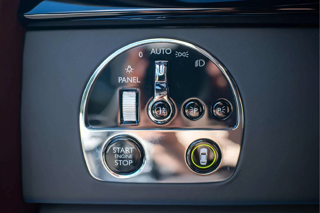 Used 2024 Rolls-Royce Phantom Sedan RWD image 11