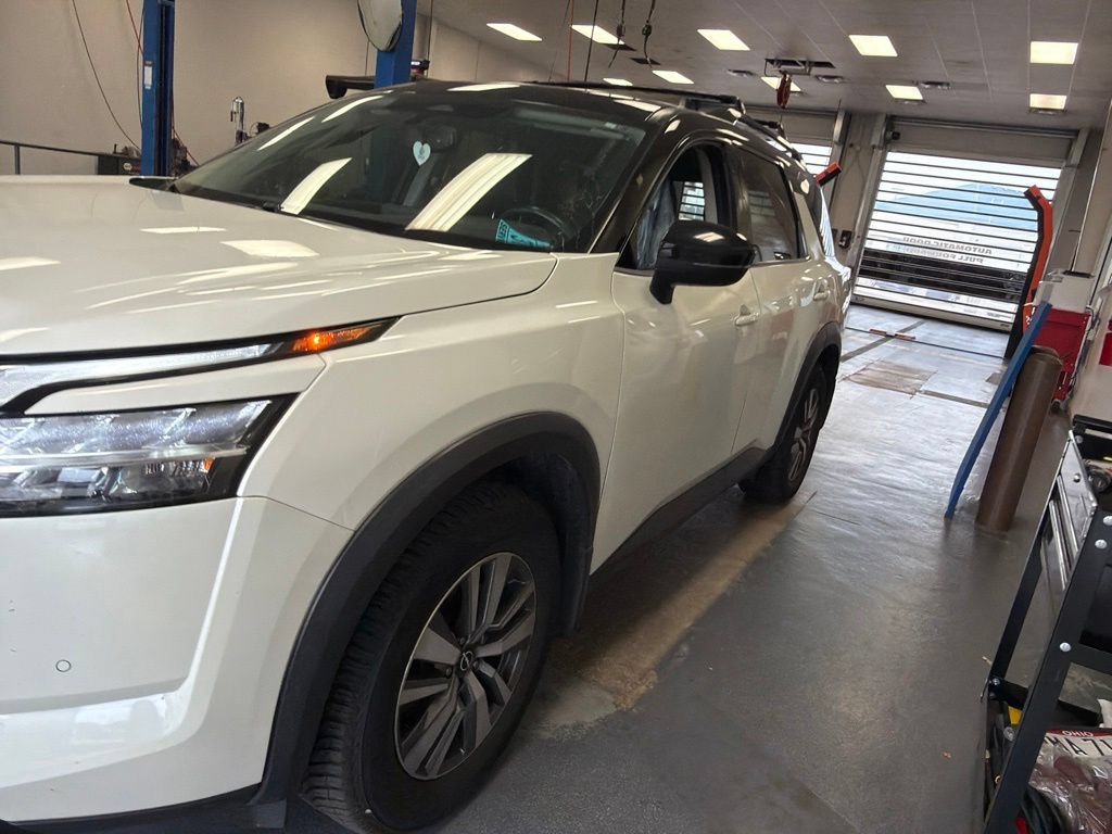 Used 2022 Nissan Pathfinder SL AWD/4WD image 5