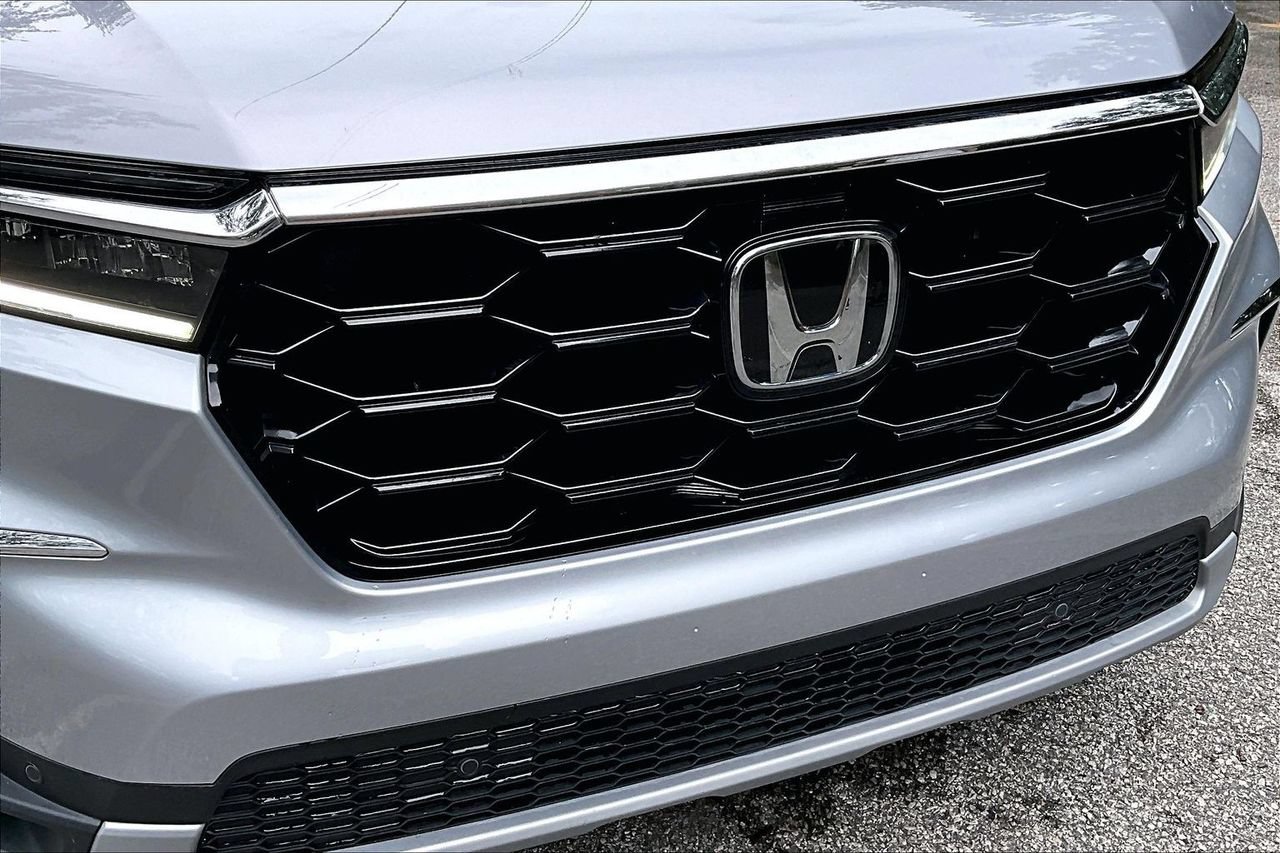 Used 2025 Honda Pilot Touring image 33