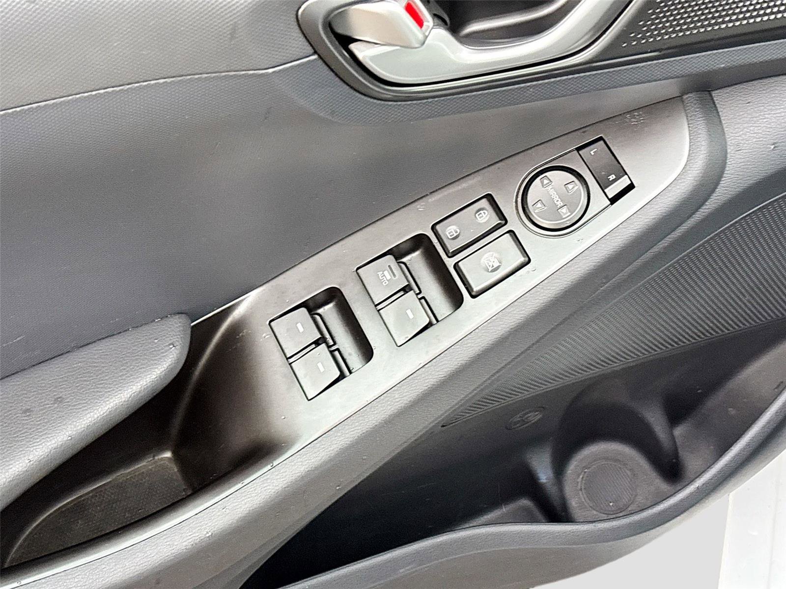 Used 2020 Hyundai Ioniq Blue FWD image 18