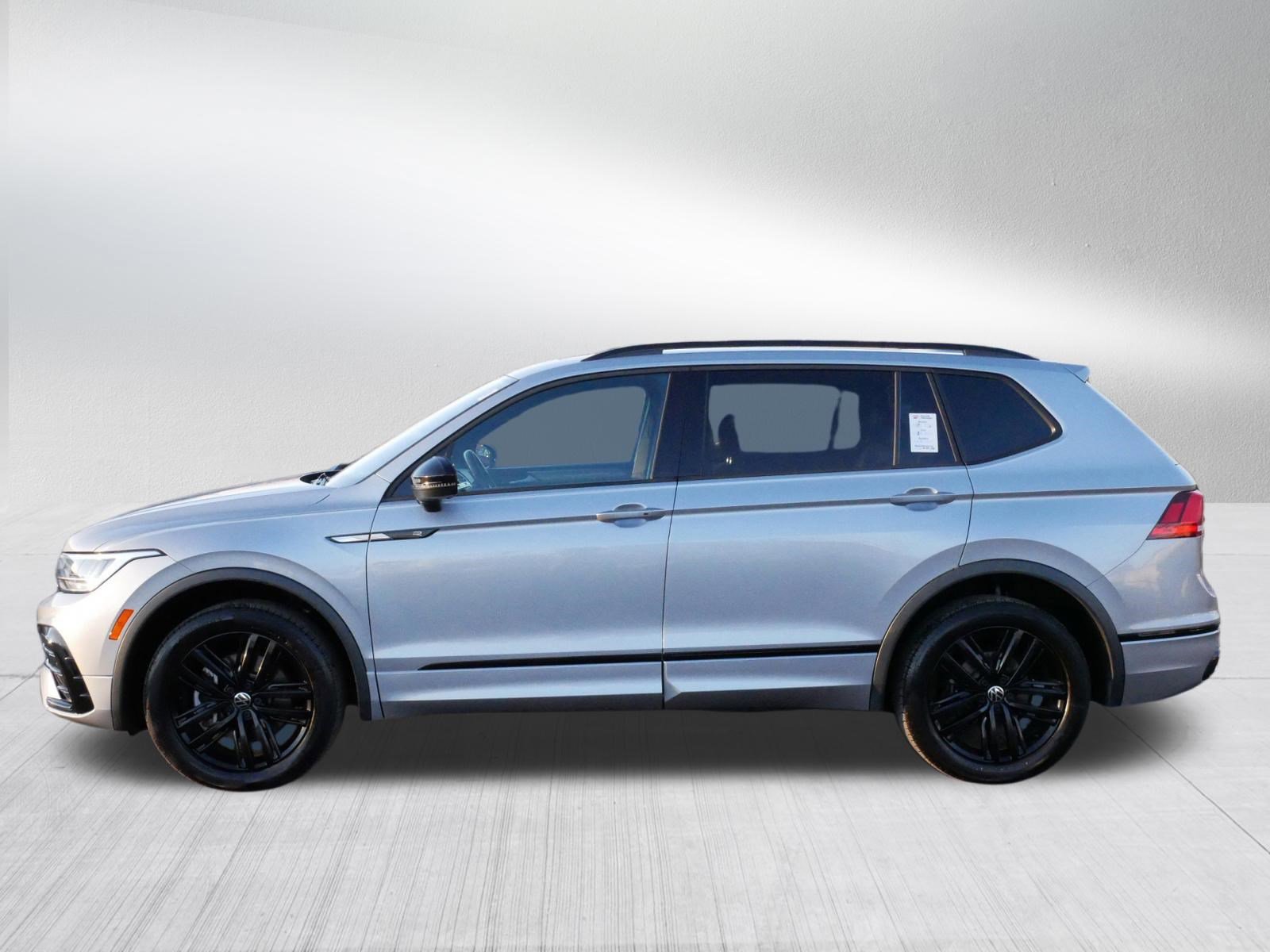 Certified 2022 Volkswagen Tiguan SE R-Line image 4