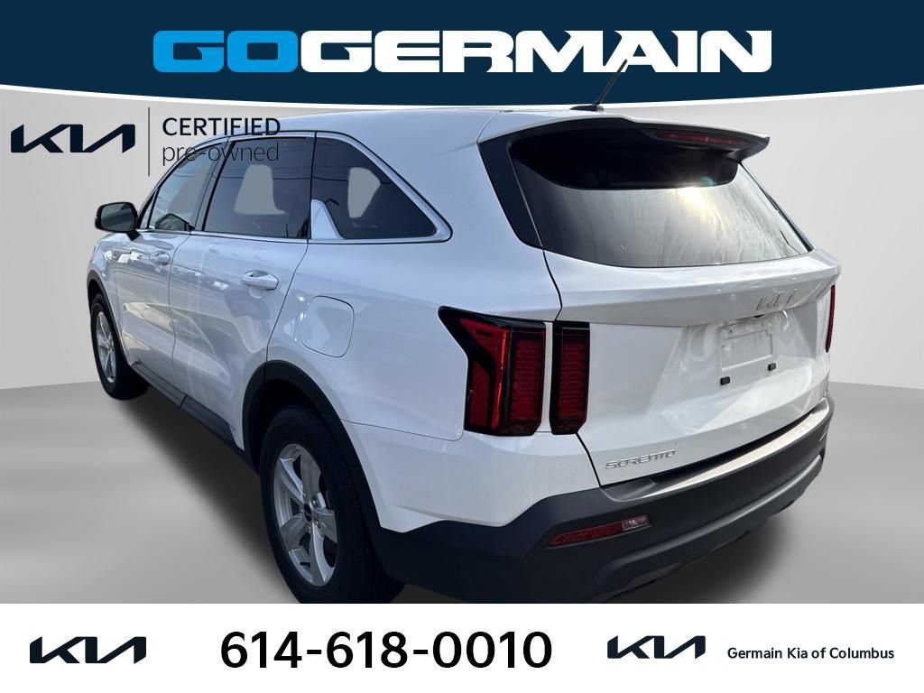 Certified 2023 Kia Sorento LX FWD image 3