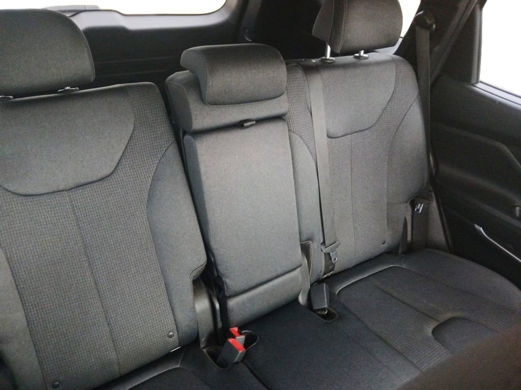 Used 2020 Hyundai Santa Fe SEL w/ Convenience Package image 17