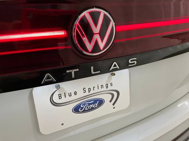Used 2024 Volkswagen Atlas Peak Edition SE AWD/4WD image 5