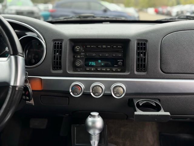 Used 2003 Chevrolet SSR w/ Preferred Equipment Group RWD image 15