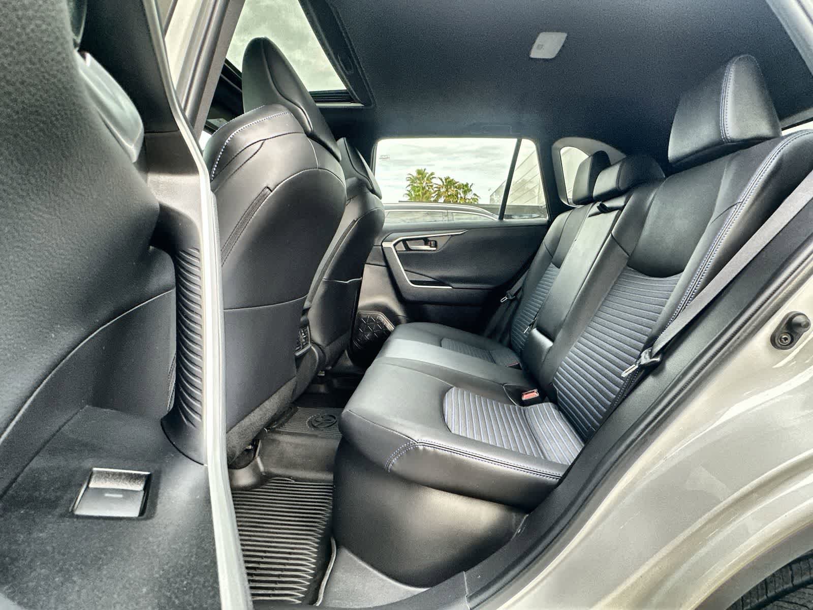 Used 2023 Toyota RAV4 XSE AWD/4WD image 4
