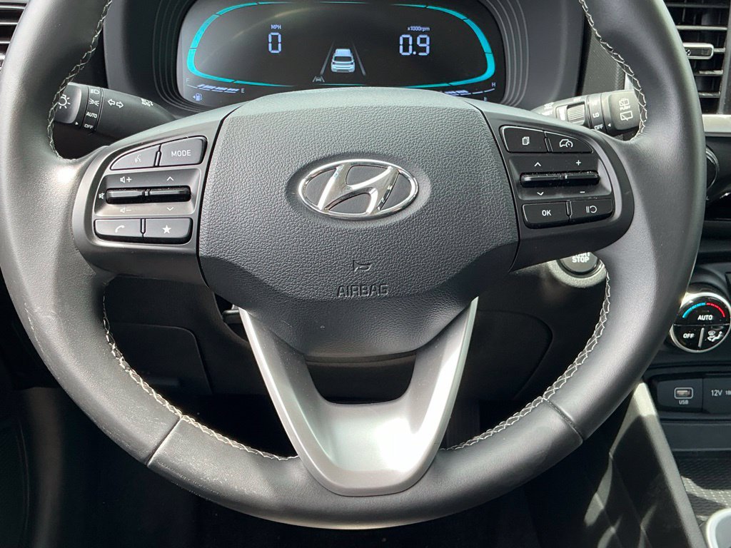 Used 2025 Hyundai Venue SEL FWD image 39