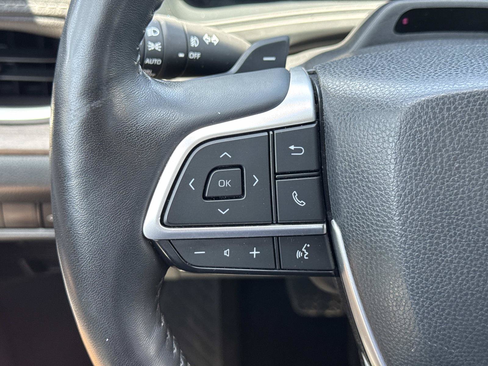 Used 2024 Toyota Grand Highlander AWD image 11
