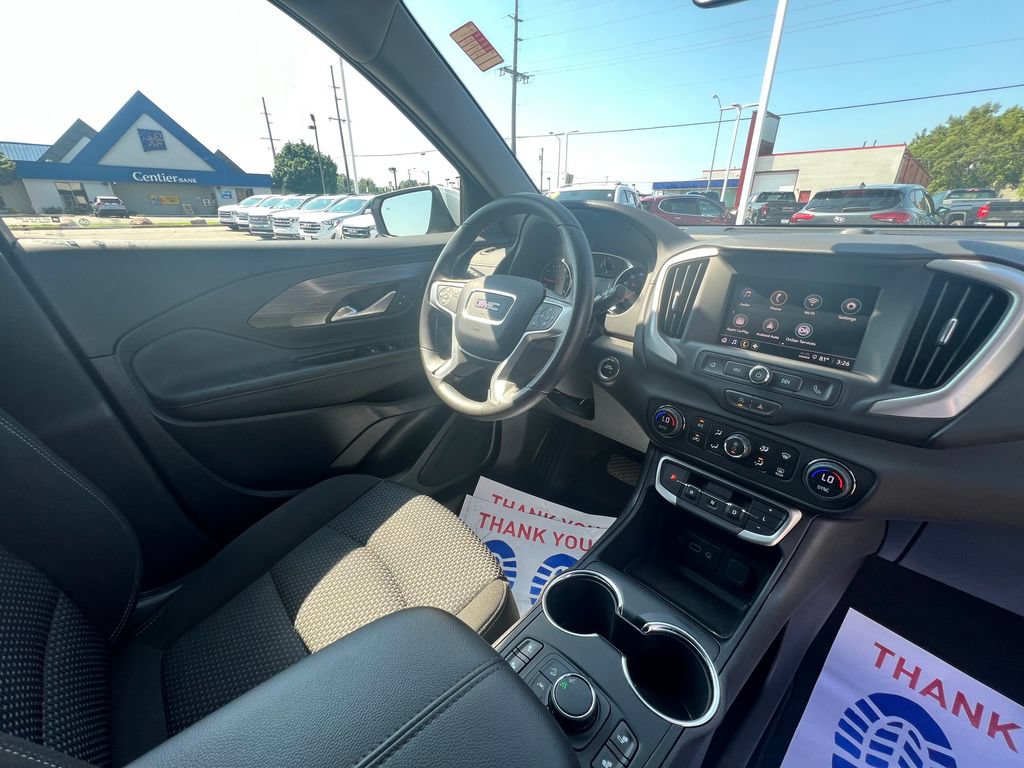 Used 2024 GMC Terrain SLE w/ Driver Convenience Package FWD image 38