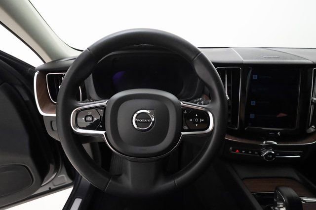 Used 2024 Volvo XC60 B5 Plus image 12