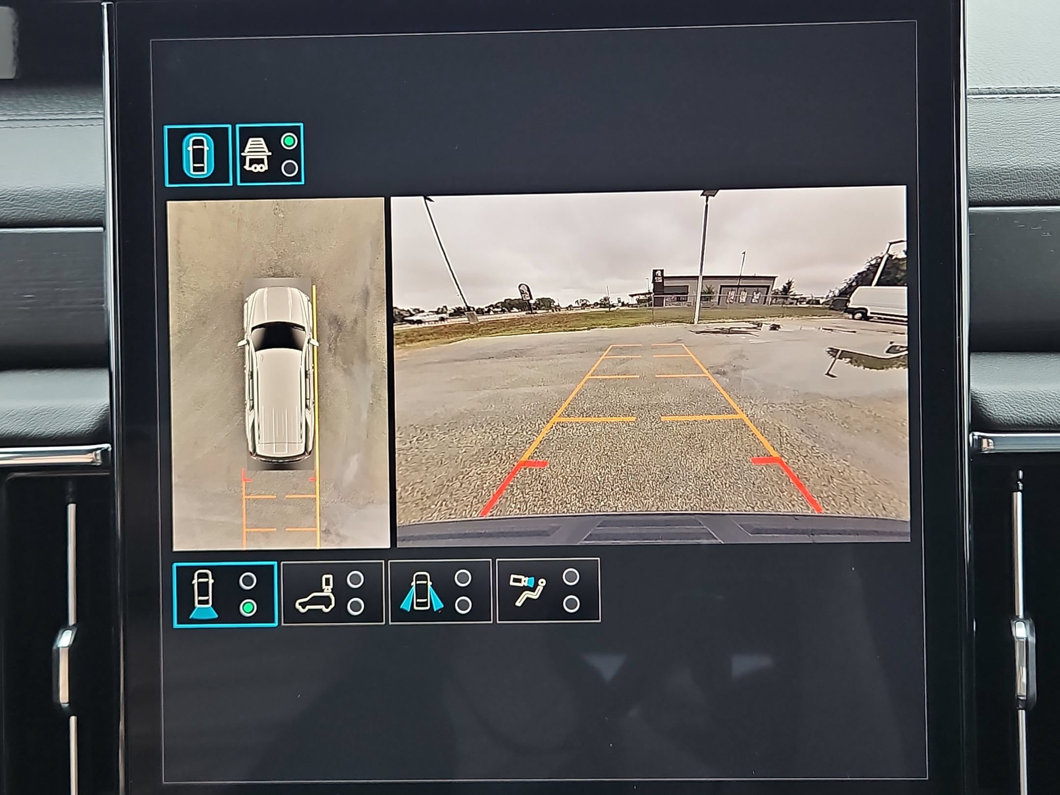 Used 2026 GMC Yukon Denali w/ Sun & Power Step Package AWD/4WD image 18