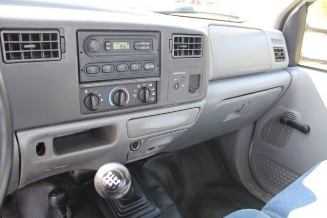 Used 2002 Ford F550 4x4 Regular Cab Super Duty image 13