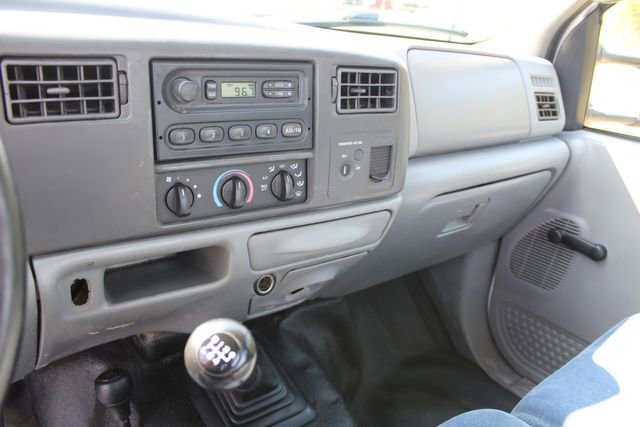 Used 2002 Ford F550 Cab & Chassis image 13