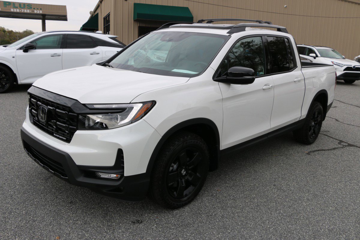 Used 2025 Honda Ridgeline Black Edition image 1